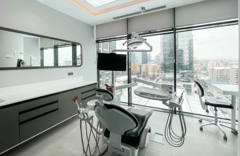 Çukurambar Diş Polikliniği – SimyaDent Ağız ve Diş Sağlığı Merkezi Simyadent diş kliniği İmplant diş çekimi 20 yaş dişi çukurambar lamine diş beyazlatma